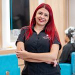 Si estás buscando un lugar confiable para la aplicación de tintes para el cabello en Medellín, aquí te ofrecemos un servicio especializado.