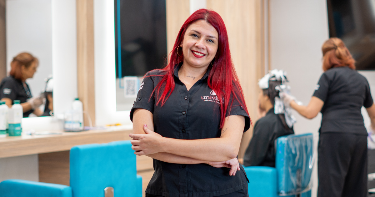Aplicación de tintes para el cabello en Medellín con Univital