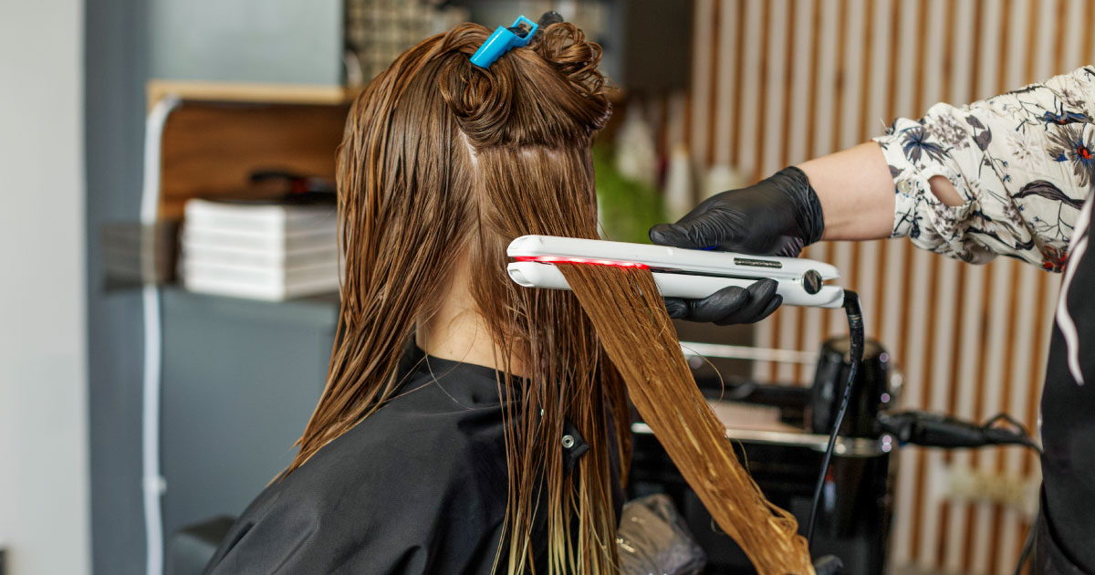 Cómo alisarse el cabello en casa con Acacia de Univital